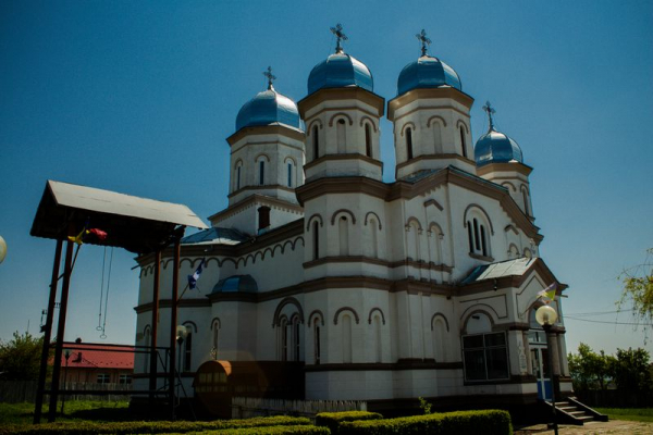 biserica9B75B20A-327F-C8B1-C839-4F2E03ED4CCC.jpg